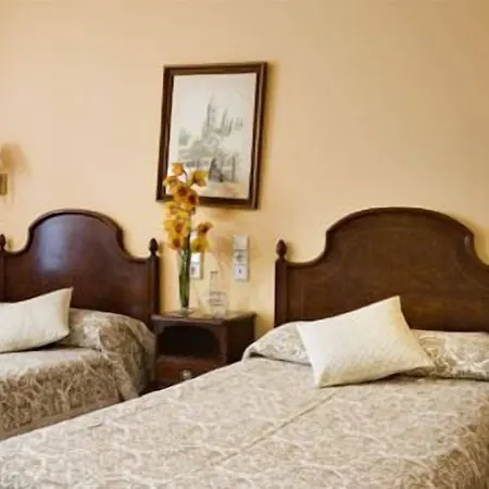 Roma Hotel 2*