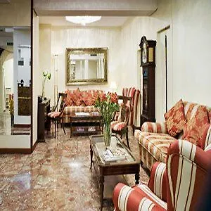 Roma Hotel 2*