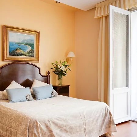 Roma Hotel 2*